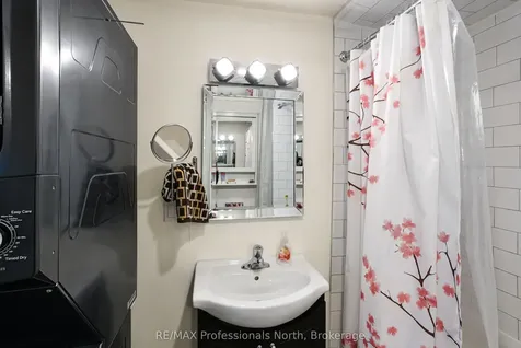 143 Barnesdale Avenue N Hamilton ON L8L 6T1