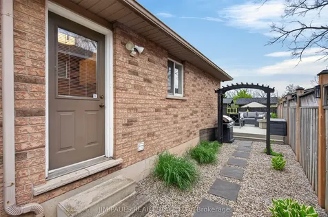 802 Upper Horning Road Hamilton ON L9C 7R4