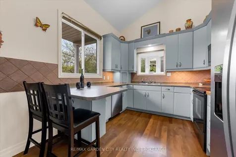 44 Alexandra Boulevard St. Catharines ON L2P 1J9