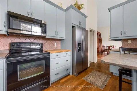 44 Alexandra Boulevard St. Catharines ON L2P 1J9