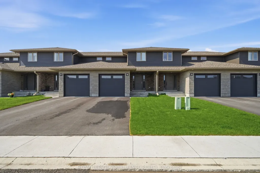 19 Parkland Circle Quinte West ON K8V 0R3
