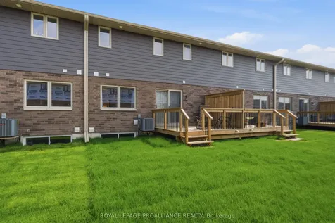 19 Parkland Circle Quinte West ON K8V 0R3