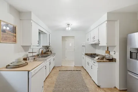 16 Manvers Drive Kawartha Lakes ON L0B 1K0