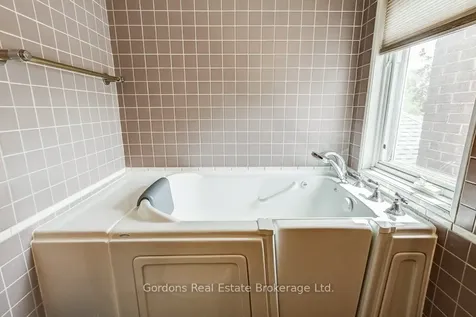 209 Parkview Drive Hamilton ON L8S 3Y4