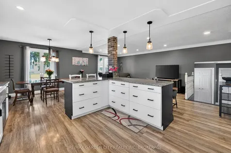 725 Clare Avenue Welland ON L3C 3B9