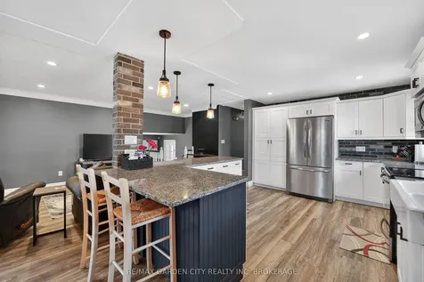 725 Clare Avenue Welland ON L3C 3B9