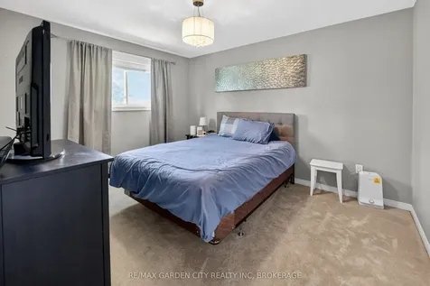 725 Clare Avenue Welland ON L3C 3B9