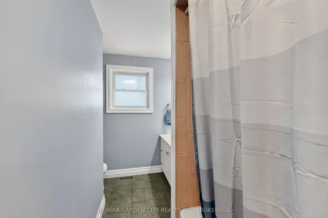 725 Clare Avenue Welland ON L3C 3B9