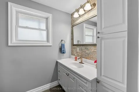 725 Clare Avenue Welland ON L3C 3B9