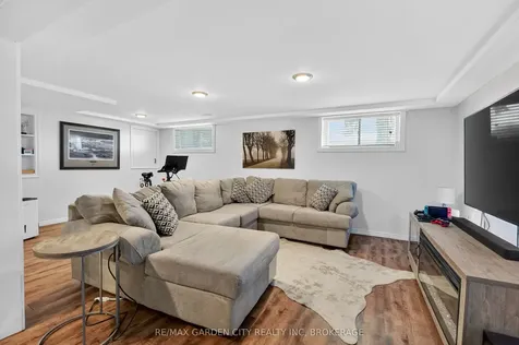725 Clare Avenue Welland ON L3C 3B9