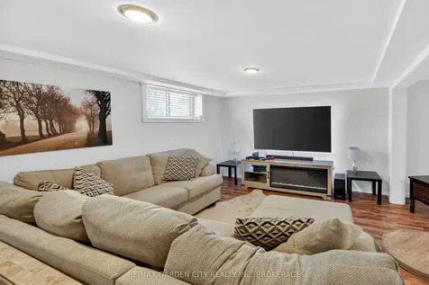 725 Clare Avenue Welland ON L3C 3B9