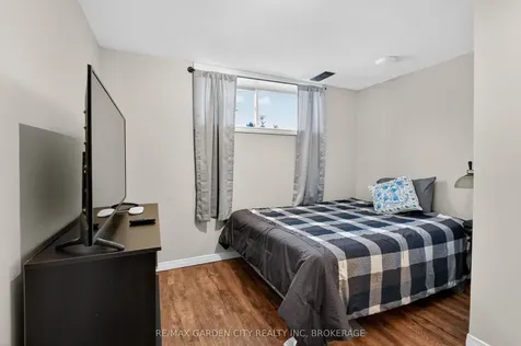 725 Clare Avenue Welland ON L3C 3B9