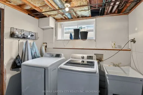 725 Clare Avenue Welland ON L3C 3B9