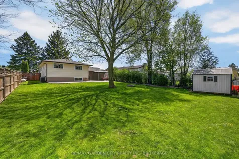 725 Clare Avenue Welland ON L3C 3B9
