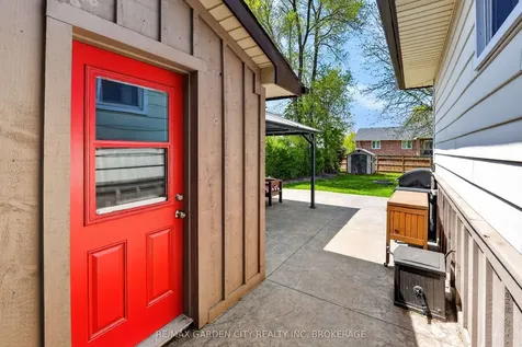 725 Clare Avenue Welland ON L3C 3B9