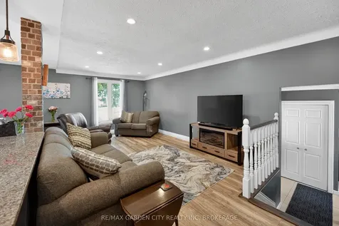 725 Clare Avenue Welland ON L3C 3B9