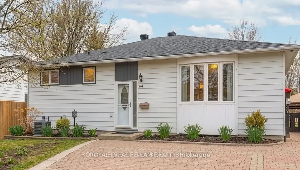 44 Ballantrae Way Kanata ON K2L 1N5
