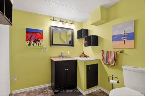 44 Ballantrae Way Kanata ON K2L 1N5