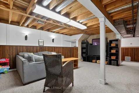 44 Ballantrae Way Kanata ON K2L 1N5