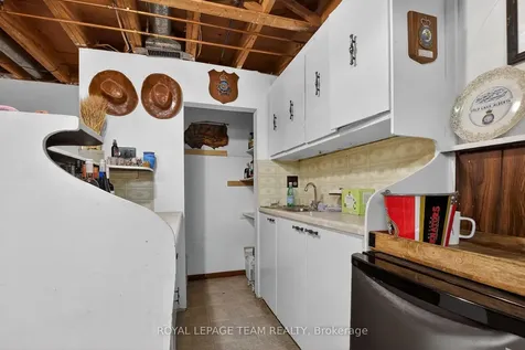 44 Ballantrae Way Kanata ON K2L 1N5