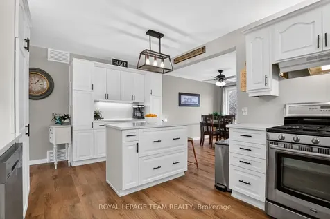 44 Ballantrae Way Kanata ON K2L 1N5