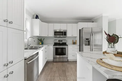 1021 Tower Crescent Gravenhurst ON P0E 1G0