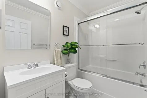 1021 Tower Crescent Gravenhurst ON P0E 1G0