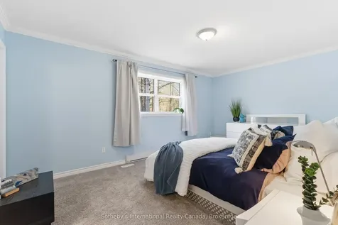 1021 Tower Crescent Gravenhurst ON P0E 1G0