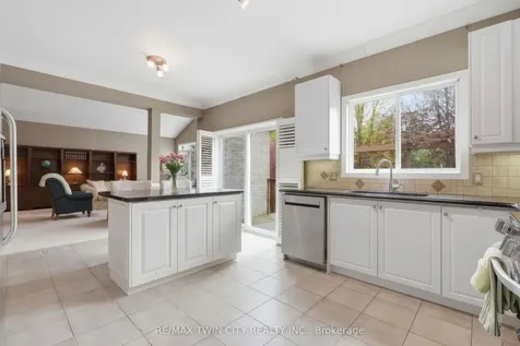26 Knox Court Kitchener ON N2P 2V6
