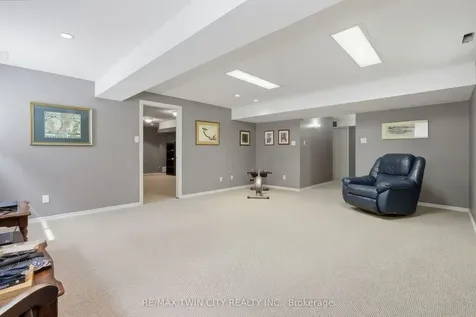 26 Knox Court Kitchener ON N2P 2V6