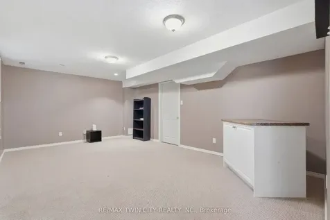 26 Knox Court Kitchener ON N2P 2V6