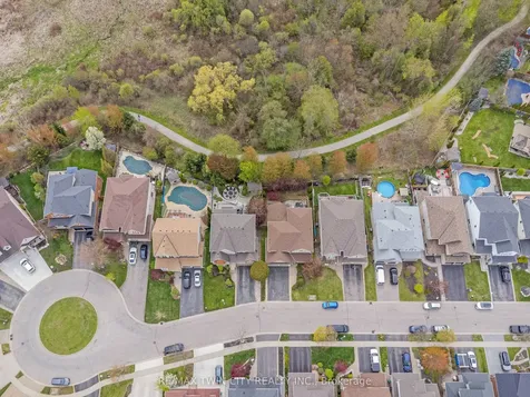26 Knox Court Kitchener ON N2P 2V6