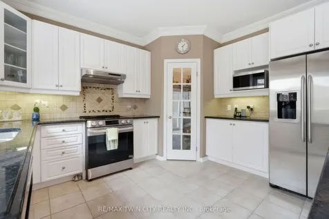 26 Knox Court Kitchener ON N2P 2V6