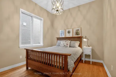 18 Rivergreen Crescent Kanata ON K2M 2E1