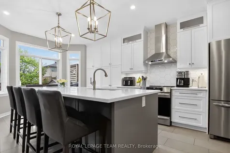 18 Rivergreen Crescent Kanata ON K2M 2E1
