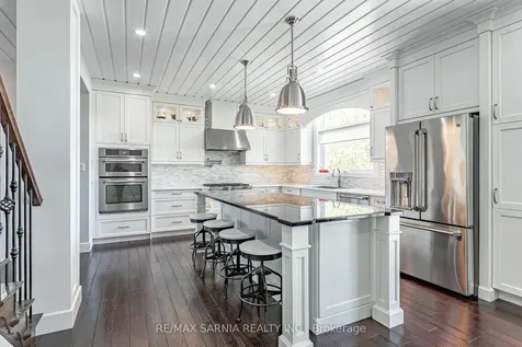 18 Centre Street Lambton Shores ON N0M 1T0