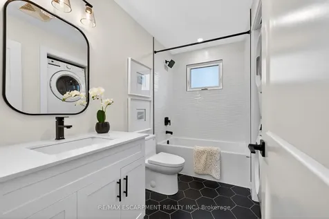 257 Queen Victoria Drive Hamilton ON L8W 1G4
