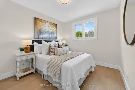 257 Queen Victoria Drive Hamilton ON L8W 1G4