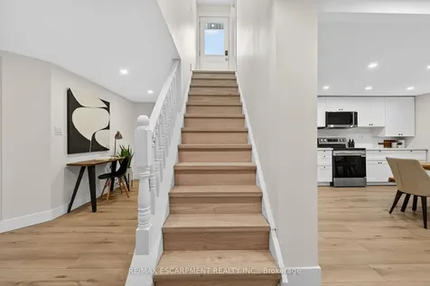 257 Queen Victoria Drive Hamilton ON L8W 1G4