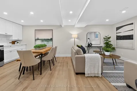257 Queen Victoria Drive Hamilton ON L8W 1G4