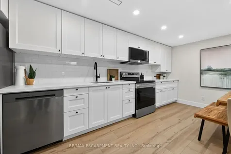 257 Queen Victoria Drive Hamilton ON L8W 1G4