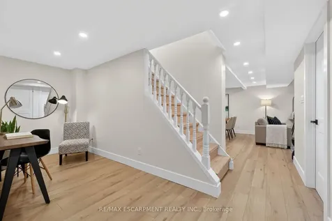 257 Queen Victoria Drive Hamilton ON L8W 1G4