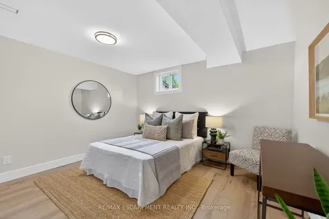 257 Queen Victoria Drive Hamilton ON L8W 1G4