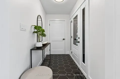 257 Queen Victoria Drive Hamilton ON L8W 1G4