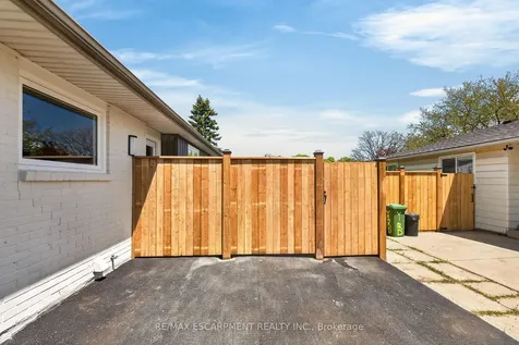 257 Queen Victoria Drive Hamilton ON L8W 1G4
