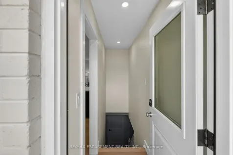 257 Queen Victoria Drive Hamilton ON L8W 1G4