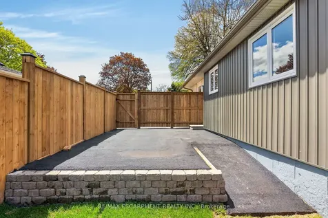 257 Queen Victoria Drive Hamilton ON L8W 1G4