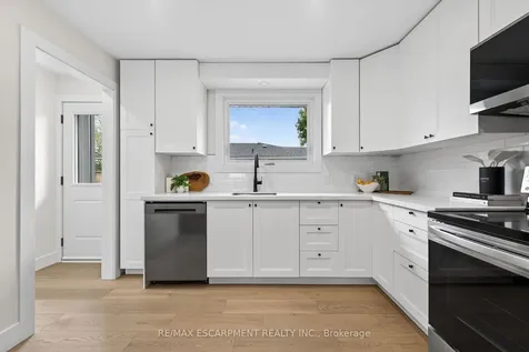 257 Queen Victoria Drive Hamilton ON L8W 1G4