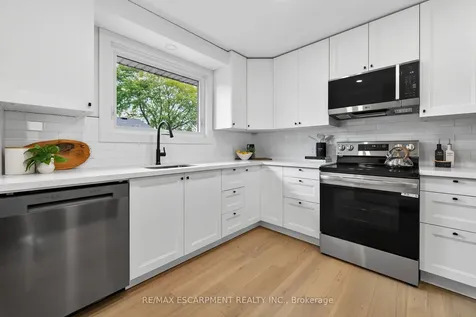 257 Queen Victoria Drive Hamilton ON L8W 1G4