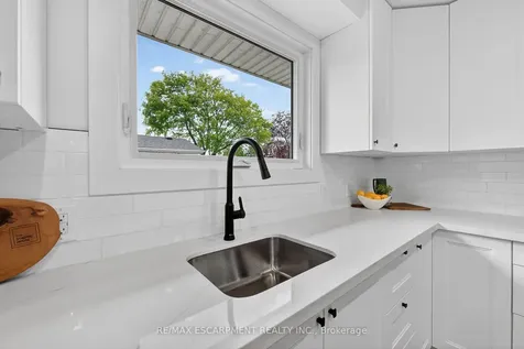 257 Queen Victoria Drive Hamilton ON L8W 1G4